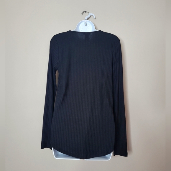 Long Sleeve Shirt 🖤 - Picture 2 of 3